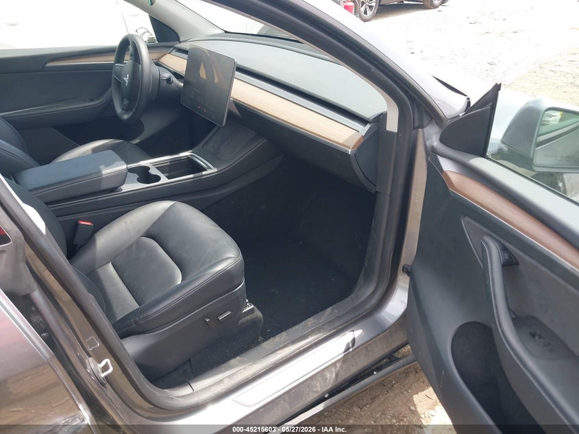 2024 Tesla Model y VIN 7SAYGDEE3RF199749 IAAI salvage auction — RIGHT SIDE, Salvage (Massachusetts), sold $11,250 on 2026-08-27 (photo 5)