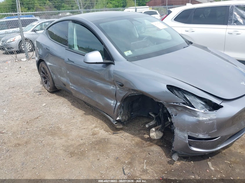 2024 Tesla Model y VIN 7SAYGDEE3RF199749 IAAI salvage auction — RIGHT SIDE, Salvage (Massachusetts), sold $11,250 on 2026-08-27 (photo 6)