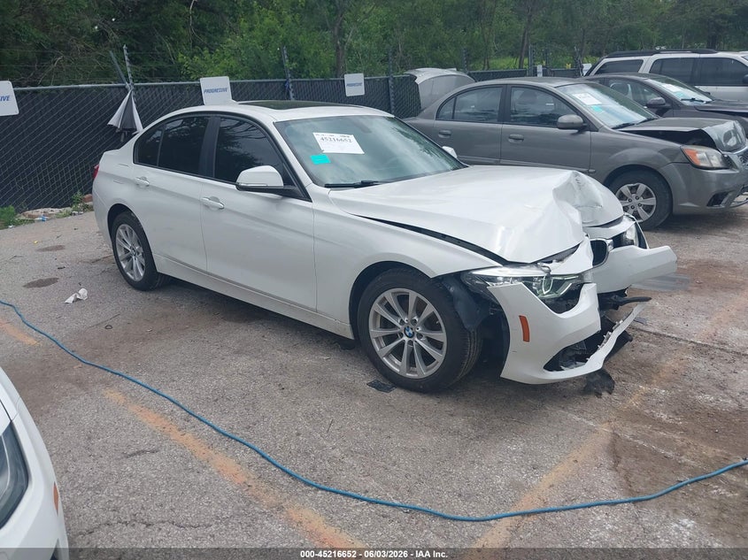 2018 BMW 3er VIN WBA8E5G5XJNV03281 IAAI salvage auction — FRONT END, Salvage (Missouri), sold $1,400 on 2026-07-29 (photo 1)