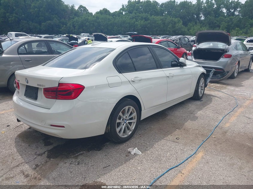2018 BMW 3er VIN WBA8E5G5XJNV03281 IAAI salvage auction — FRONT END, Salvage (Missouri), sold $1,400 on 2026-07-29 (photo 4)