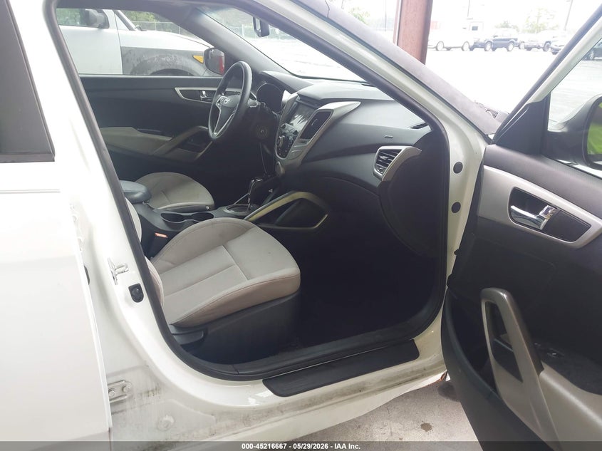 2014 Hyundai Veloster VIN KMHTC6AD4EU185268 IAAI salvage auction — NORMAL WEAR, Clear (Florida), sold $400 on 2026-07-14 (photo 5)
