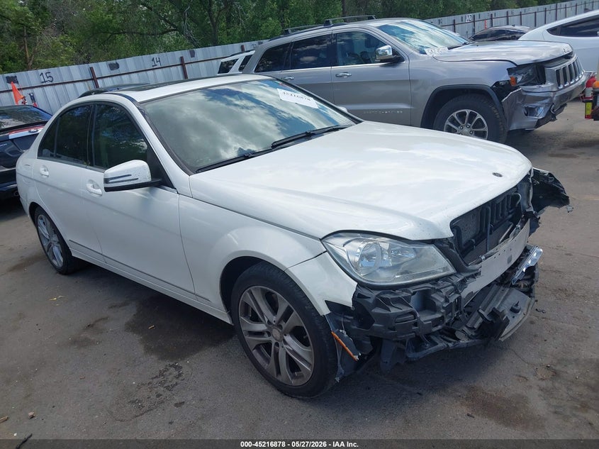 2013 Mercedes-benz C-klasse VIN WDDGF8AB1DF952896 IAAI salvage auction — FRONT END, Salvage Title, sold $25 on 2026-07-30 (photo 1)