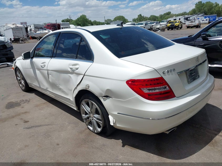 2013 Mercedes-benz C-klasse VIN WDDGF8AB1DF952896 IAAI salvage auction — FRONT END, Salvage Title, sold $25 on 2026-07-30 (photo 3)