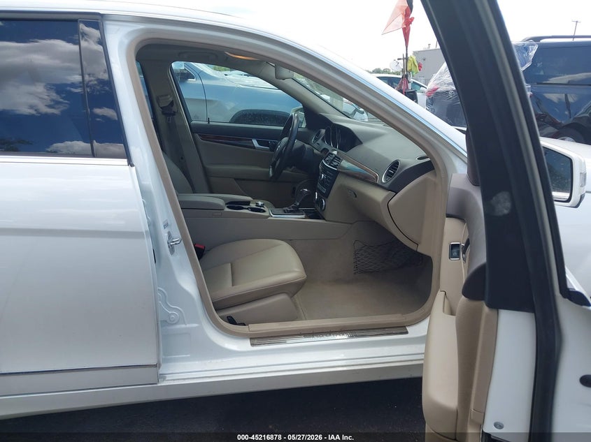 2013 Mercedes-benz C-klasse VIN WDDGF8AB1DF952896 IAAI salvage auction — FRONT END, Salvage Title, sold $25 on 2026-07-30 (photo 5)