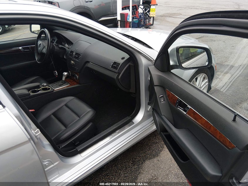 2009 Mercedes-benz C class VIN WDDGF54X19R069229 IAAI salvage auction — WATER/FLOOD, Salvage (South Carolina), sold $375 on 2026-07-08 (photo 5)
