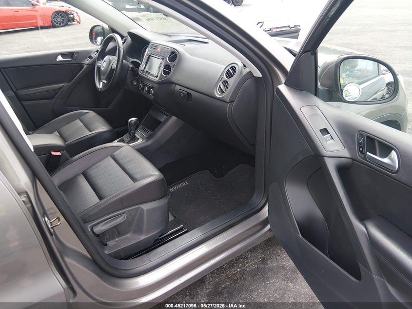 2011 Volkswagen Tiguan VIN WVGAV7AXXBW546701 IAAI salvage auction — NORMAL WEAR, Clear (South Carolina), sold $650 on 2026-07-15 (photo 5)