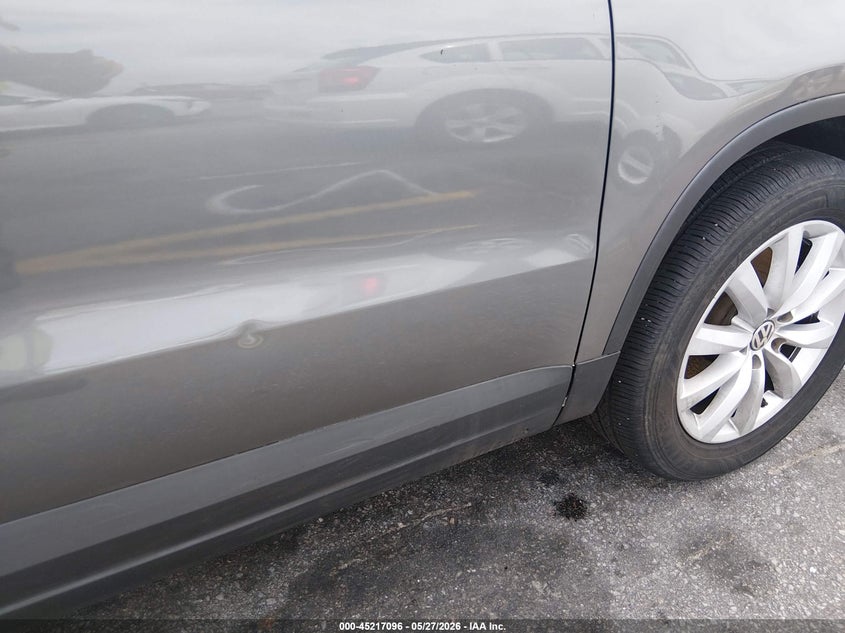 2011 Volkswagen Tiguan VIN WVGAV7AXXBW546701 IAAI salvage auction — NORMAL WEAR, Clear (South Carolina), sold $650 on 2026-07-15 (photo 6)