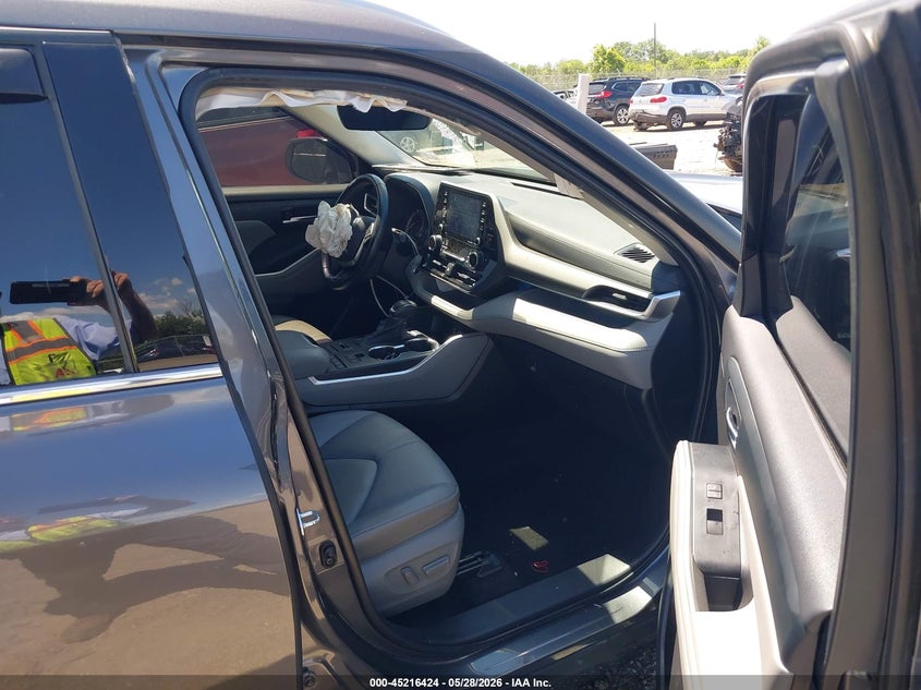 2022 Toyota Highlander VIN 5TDGZRBH7NS175894 IAAI salvage auction — RIGHT FRONT, Salvage Title, sold $10,975 on 2026-07-14 (photo 5)