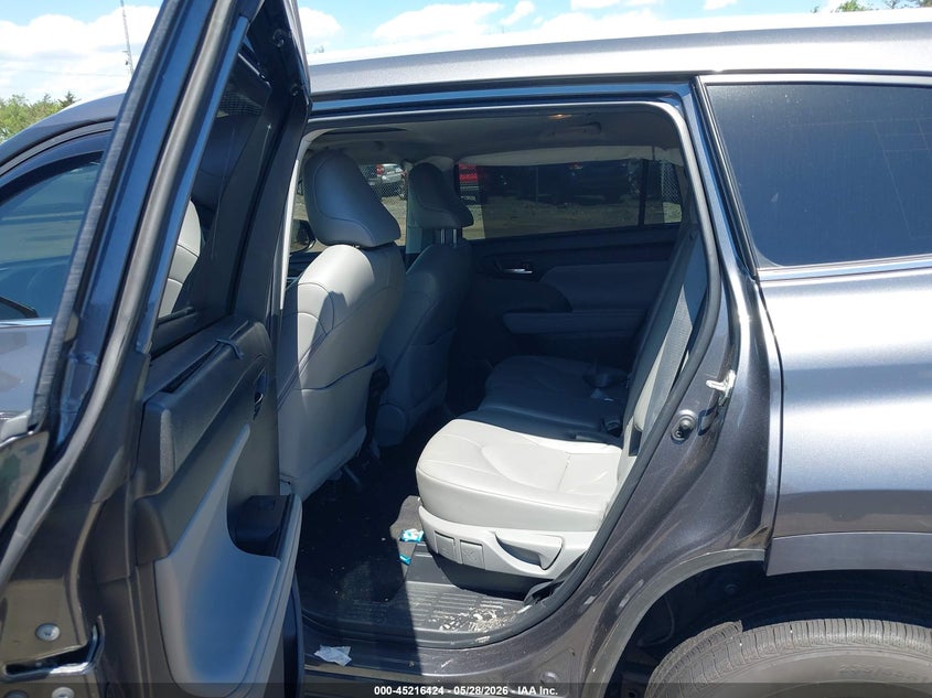 2022 Toyota Highlander VIN 5TDGZRBH7NS175894 IAAI salvage auction — RIGHT FRONT, Salvage Title, sold $10,975 on 2026-07-14 (photo 8)
