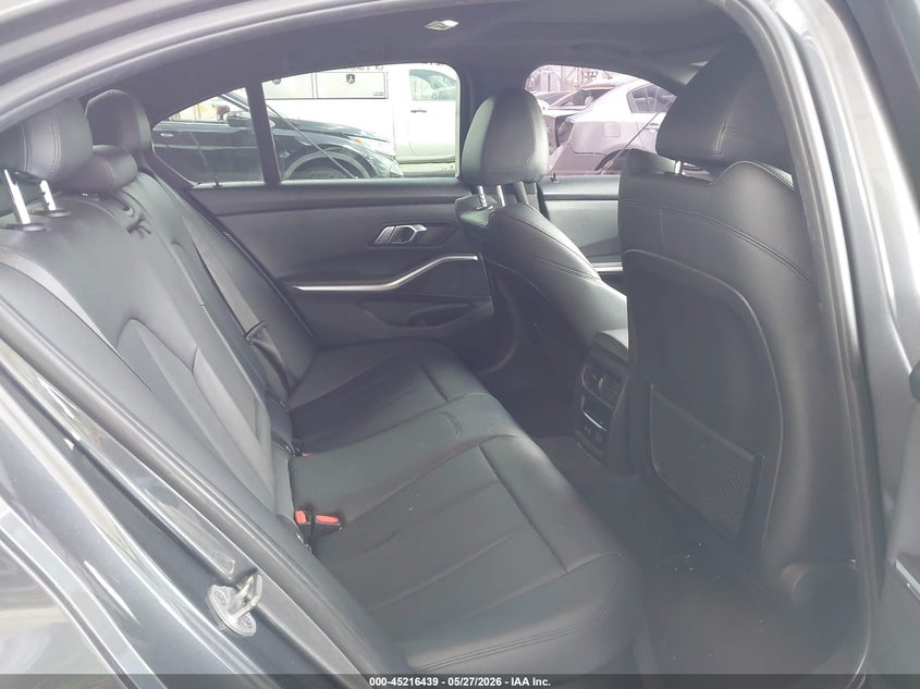 2019 BMW 3er VIN WBA5R1C5XKFH15540 IAAI salvage auction — FRONT END, Salvage Title, sold $8,200 on 2026-08-25 (photo 8)