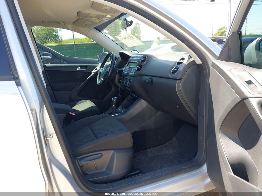 2014 Volkswagen Tiguan VIN WVGAV3AX8EW525388 IAAI salvage auction — HAIL, Salvage Title, sold $3,150 on 2026-08-11 (photo 5)
