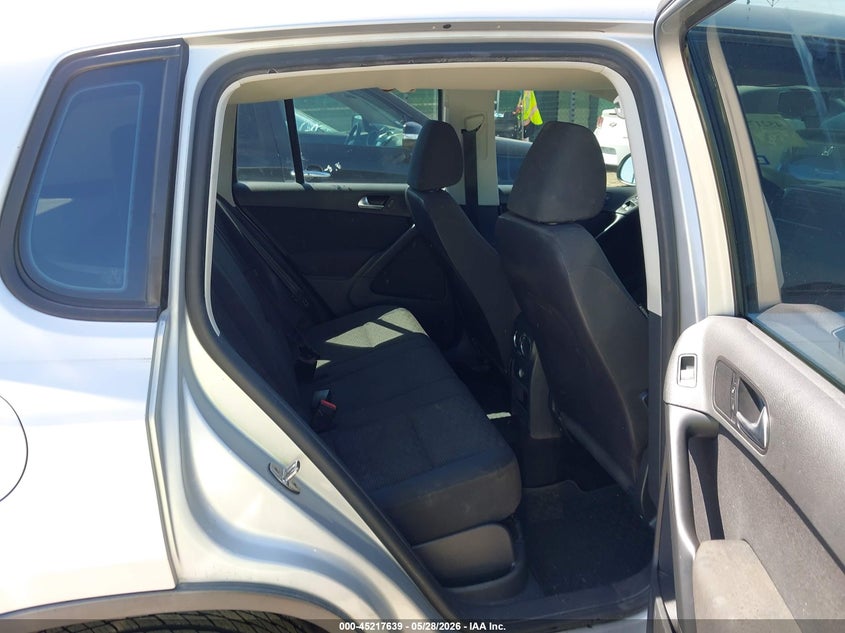 2014 Volkswagen Tiguan VIN WVGAV3AX8EW525388 IAAI salvage auction — HAIL, Salvage Title, sold $3,150 on 2026-08-11 (photo 8)