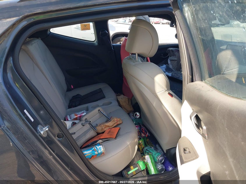 2019 Hyundai Veloster VIN KMHTH6AB5KU005825 IAAI salvage auction — BIO HAZARD, Salvage (Michigan), sold $575 on 2026-07-27 (photo 8)