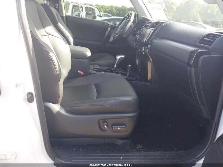 2024 Toyota 4runner VIN JTERU5JRXR6295555 IAAI salvage auction — FRONT & REAR, Salvage Title, sold $25,950 on 2026-07-15 (photo 5)