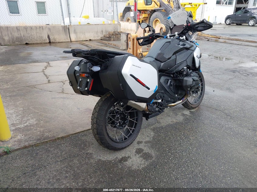 2025 BMW R 1300 VIN WB10M2309S6K93468 IAAI salvage auction — UNKNOWN, Salvage Title, sold $12,150 on 2026-09-09 (photo 4)