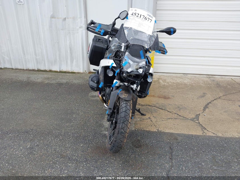 2025 BMW R 1300 VIN WB10M2309S6K93468 IAAI salvage auction — UNKNOWN, Salvage Title, sold $12,150 on 2026-09-09 (photo 5)