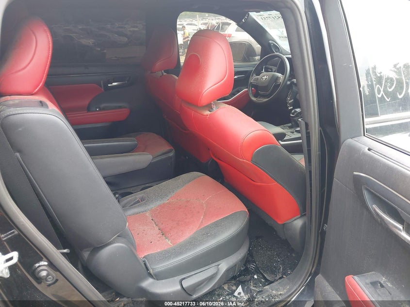 2021 Toyota Highlander VIN 5TDJZRBH4MS111882 IAAI salvage auction — THEFT, Salvage Title, sold $14,200 on 2026-07-25 (photo 8)