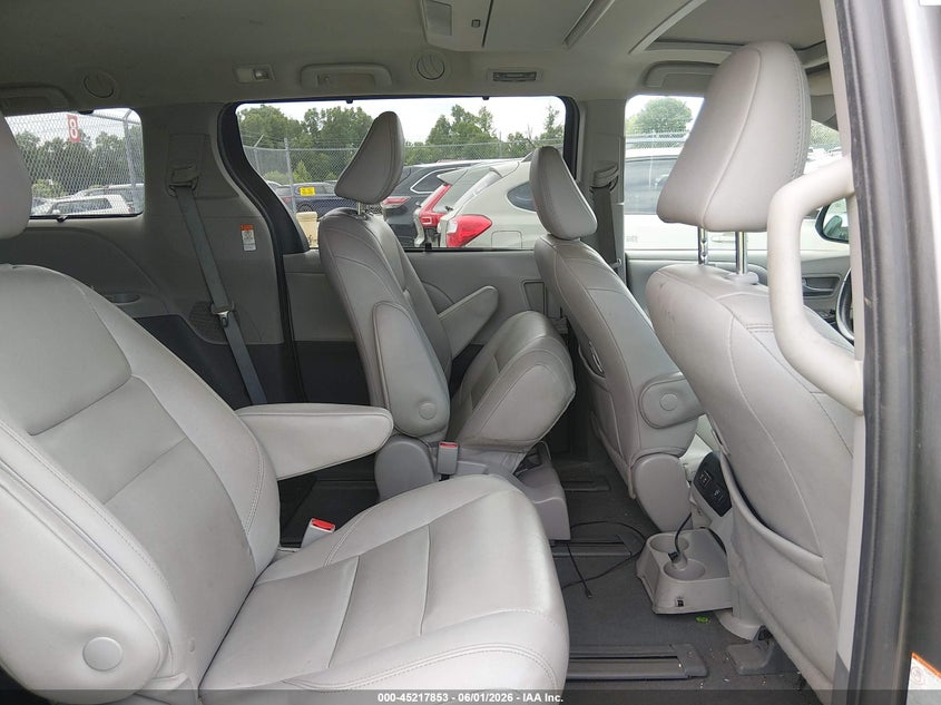 2020 Toyota Sienna VIN 5TDDZ3DCXLS239764 IAAI salvage auction — WATER/FLOOD, Original (Kentucky), sold $4,650 on 2026-07-27 (photo 8)