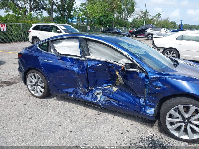 2020 Tesla Model 3 VIN 5YJ3E1EBXLF648028 IAAI salvage auction — RIGHT SIDE, Salvage Title, sold $4,750 on 2026-07-06 (photo 6)