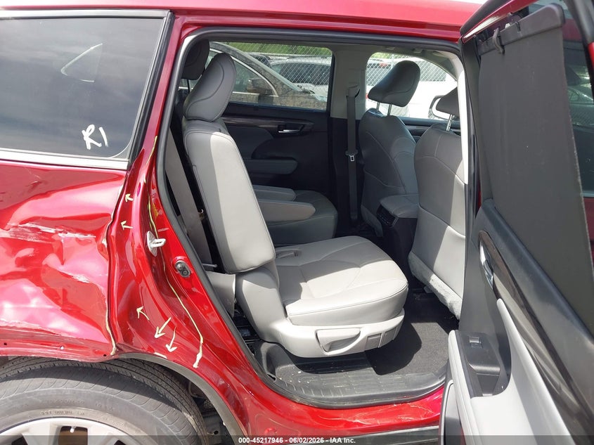 2023 Toyota Highlander VIN 5TDKDRBHXPS034765 IAAI salvage auction — REAR END, Salvage Title, sold $18,450 on 2026-07-28 (photo 8)