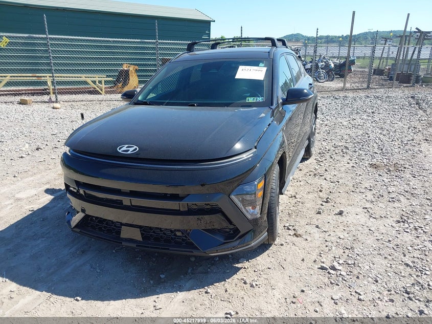 2025 Hyundai Kona VIN KM8HBCA3XSU191621 IAAI salvage auction — RIGHT FRONT, Salvage Title, sold $8,200 on 2026-07-28 (photo 2)