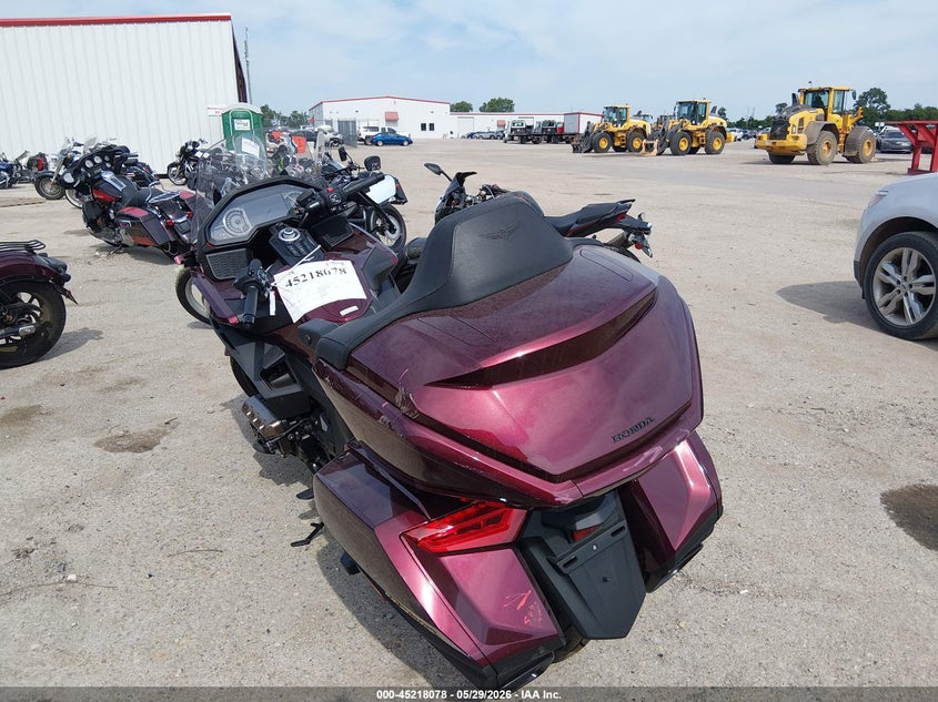 2025 Honda Gl1800c VIN JH2SC7953SK702075 IAAI salvage auction — SIDE, Original (Texas), sold $18,700 on 2026-08-19 (photo 3)