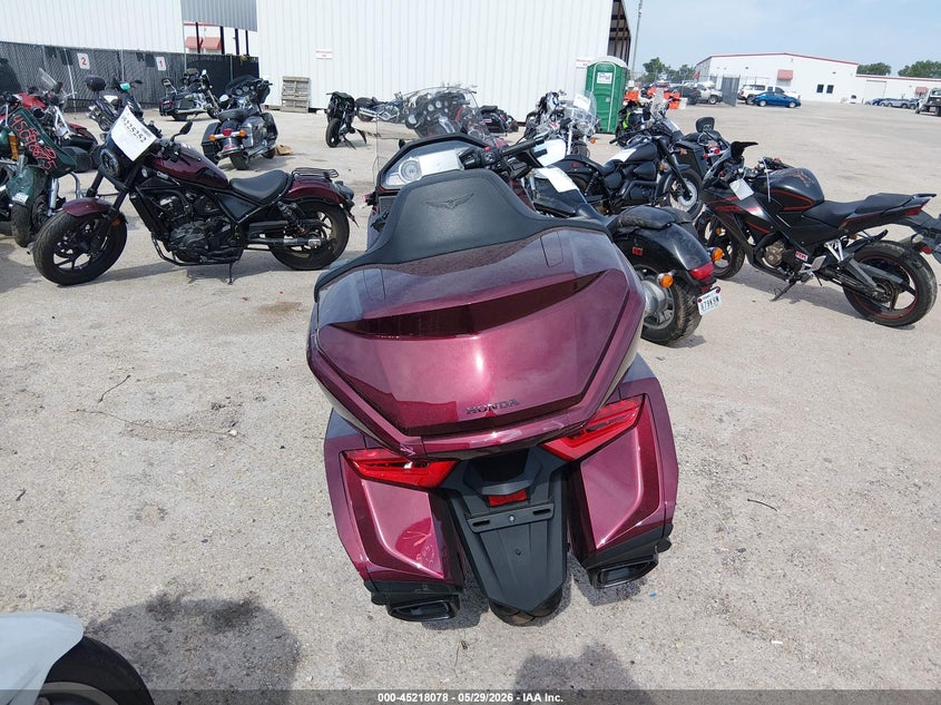 2025 Honda Gl1800c VIN JH2SC7953SK702075 IAAI salvage auction — SIDE, Original (Texas), sold $18,700 on 2026-08-19 (photo 6)
