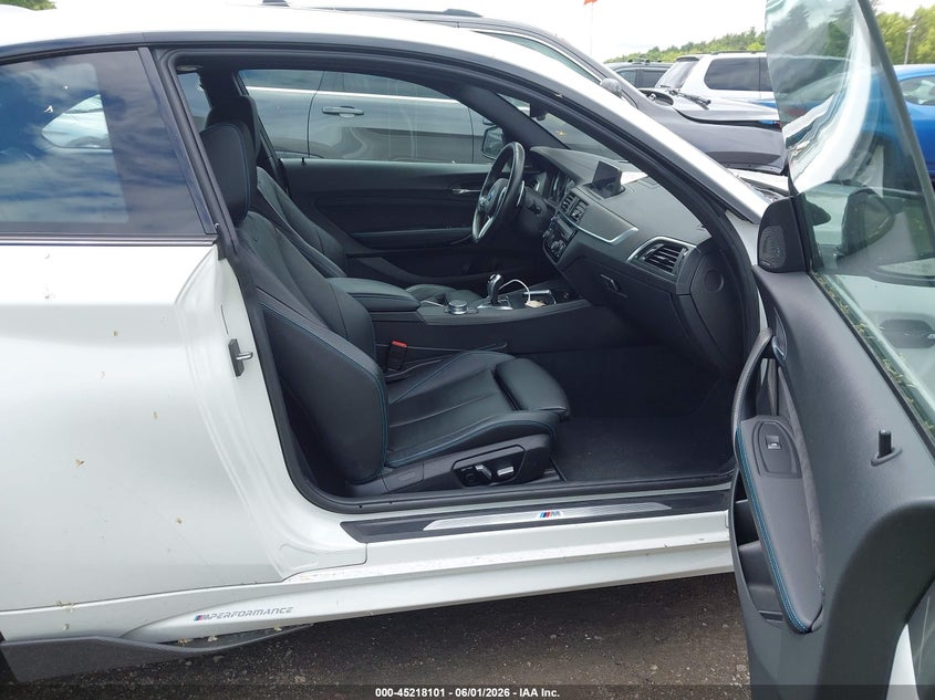 2018 BMW M2 VIN WBS1J5C58JVE51747 IAAI salvage auction — LEFT & RIGHT, Salvage Title, sold $23,150 on 2026-08-28 (photo 5)