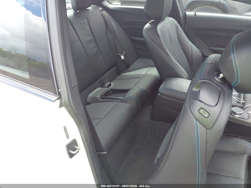 2018 BMW M2 VIN WBS1J5C58JVE51747 IAAI salvage auction — LEFT & RIGHT, Salvage Title, sold $23,150 on 2026-08-28 (photo 8)