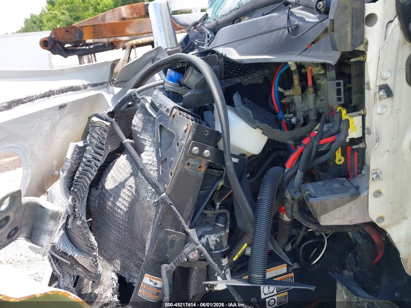 2023 Peterbilt 567 VIN 1XPCDP9X7PD830020 IAAI salvage auction — FRONT & REAR, Salvage (Tennessee), sold $2,500 on 2026-07-22 (photo 9)