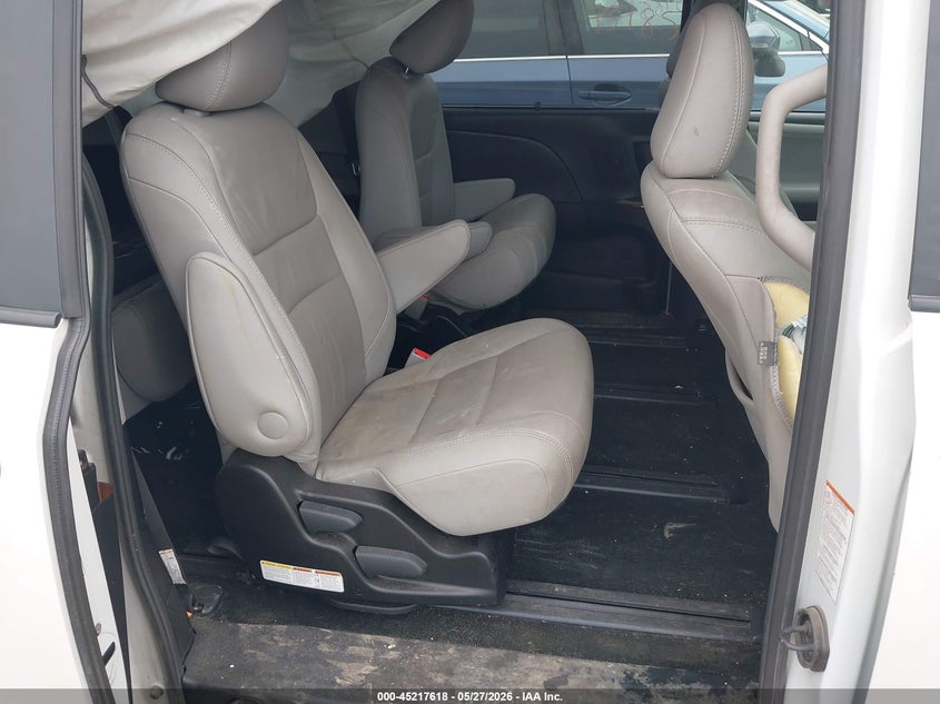 2017 Toyota Sienna VIN 5TDDZ3DCXHS184787 IAAI salvage auction — FRONT & REAR, Salvage (Ohio), sold $1,800 on 2026-07-28 (photo 8)