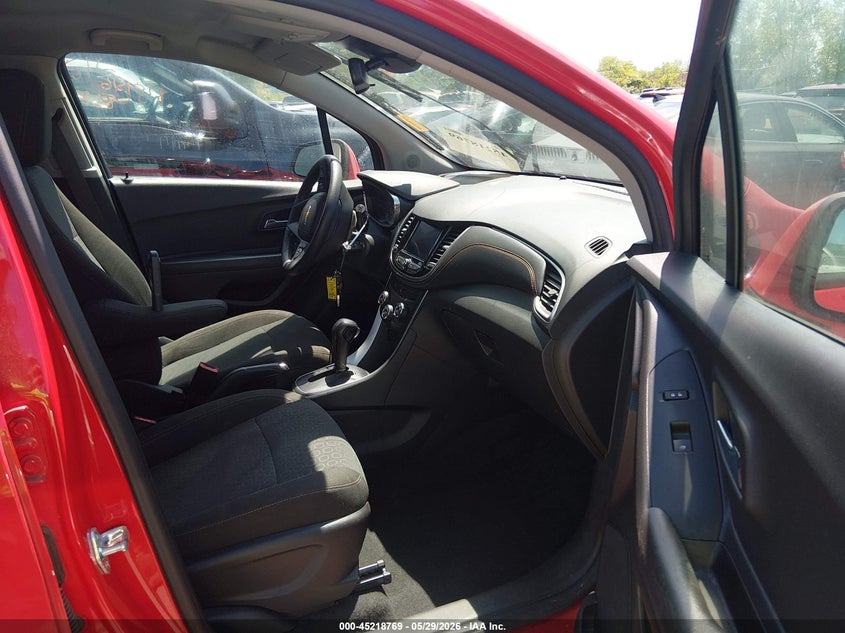 2020 Chevrolet Trax VIN KL7CJNSBXLB348917 IAAI salvage auction — HAIL, Salvage Title, sold $5,625 on 2026-07-07 (photo 5)