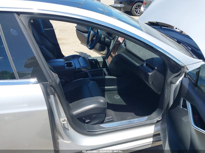 2017 Tesla Model s VIN 5YJSA1E22HF183744 IAAI salvage auction — FRONT & REAR, Salvage Title, sold $6,975 on 2026-07-23 (photo 5)