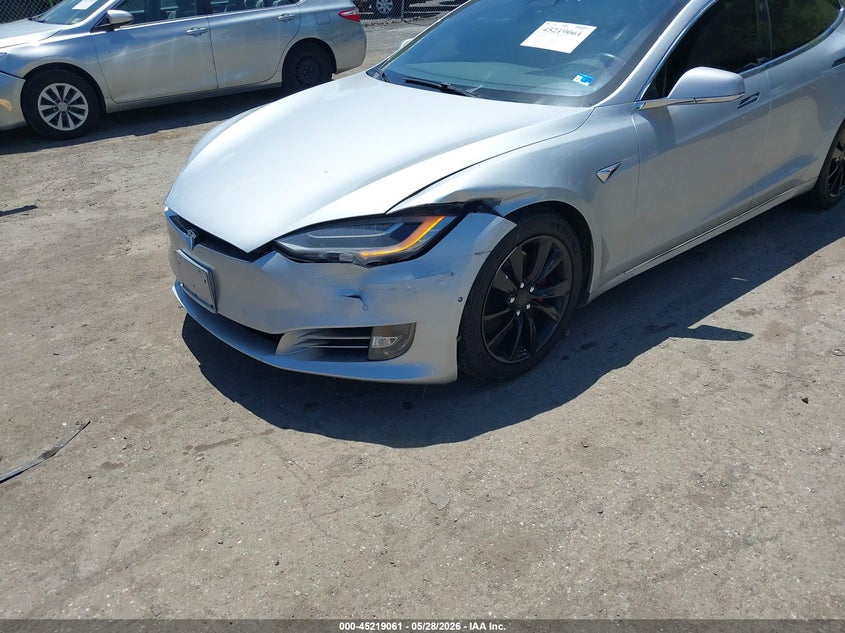 2017 Tesla Model s VIN 5YJSA1E22HF183744 IAAI salvage auction — FRONT & REAR, Salvage Title, sold $6,975 on 2026-07-23 (photo 6)