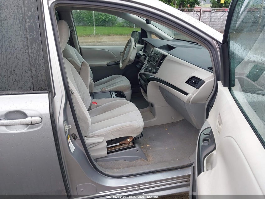 2011 Toyota Sienna VIN 5TDKK3DC4BS003251 IAAI salvage auction — LEFT SIDE, Salvage (Illinois), sold $2,300 on 2026-07-13 (photo 5)