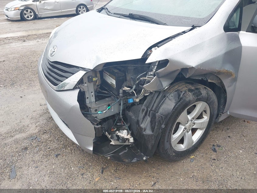 2011 Toyota Sienna VIN 5TDKK3DC4BS003251 IAAI salvage auction — LEFT SIDE, Salvage (Illinois), sold $2,300 on 2026-07-13 (photo 6)