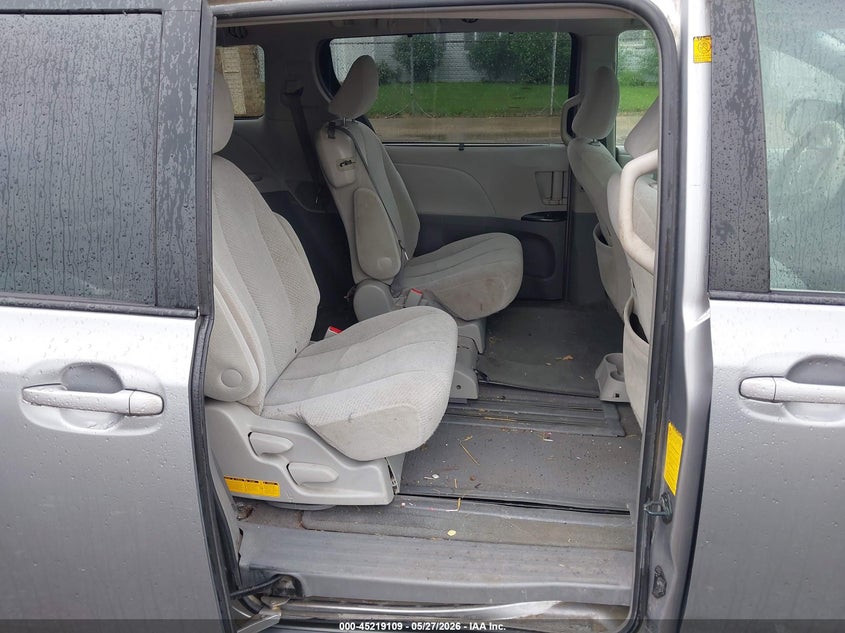 2011 Toyota Sienna VIN 5TDKK3DC4BS003251 IAAI salvage auction — LEFT SIDE, Salvage (Illinois), sold $2,300 on 2026-07-13 (photo 8)