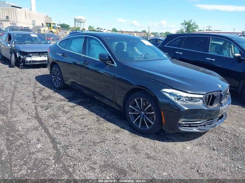 2019 BMW 6er VIN WBAJV6C56KBK08890 — IAAI salvage auction photo