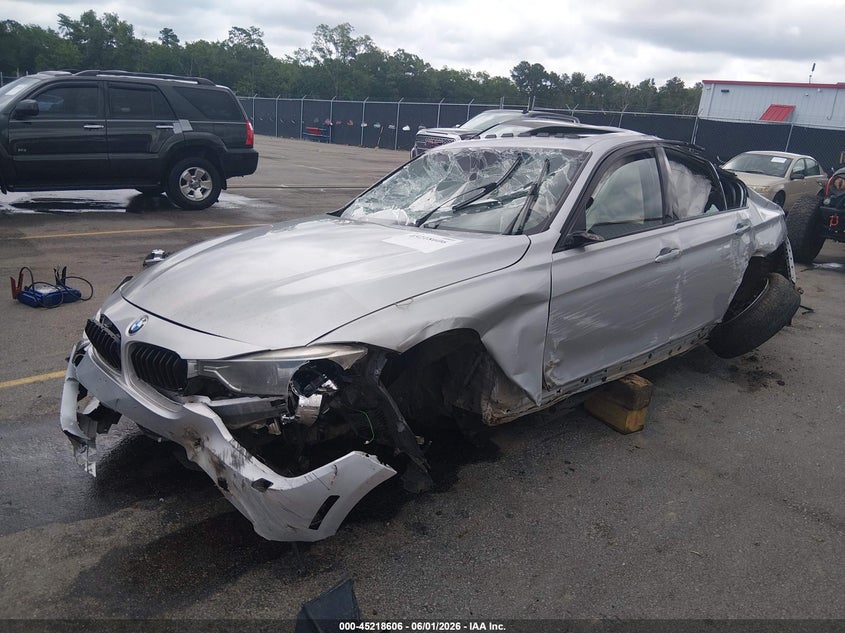 2013 BMW 3er VIN WBA3B9C59DF801240 IAAI salvage auction — ROLLOVER, Salvage Title, sold $525 on 2026-07-15 (photo 2)