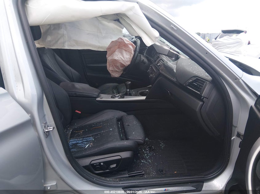 2013 BMW 3er VIN WBA3B9C59DF801240 IAAI salvage auction — ROLLOVER, Salvage Title, sold $525 on 2026-07-15 (photo 5)