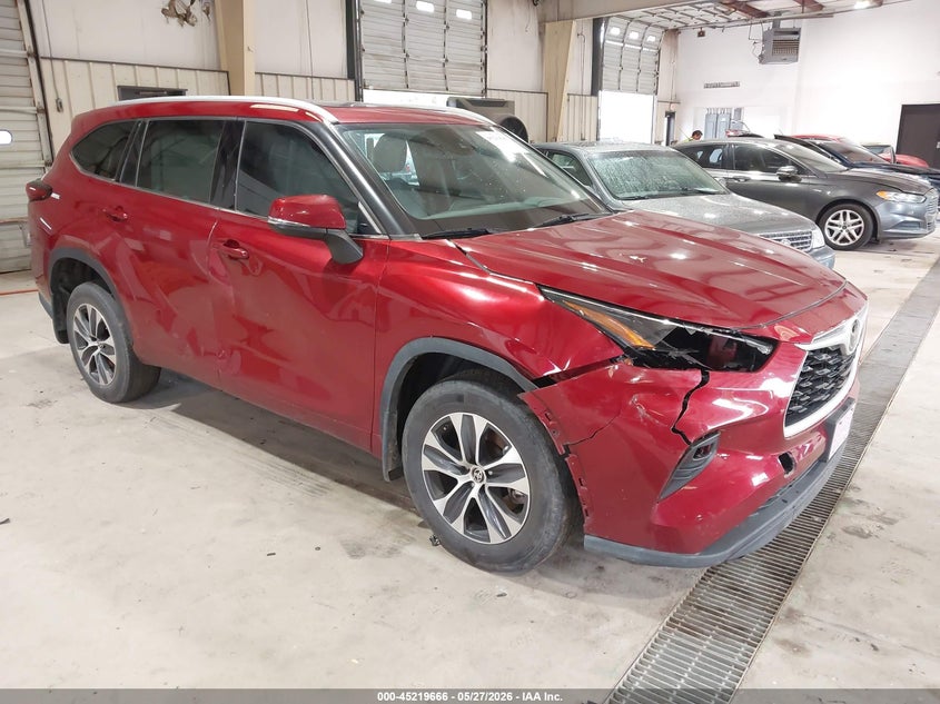 2022 Toyota Highlander VIN 5TDHZRBH8NS221012 IAAI salvage auction — RIGHT SIDE, Salvage (North Carolina), sold $14,900 on 2026-07-26 (photo 1)
