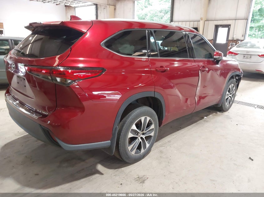 2022 Toyota Highlander VIN 5TDHZRBH8NS221012 IAAI salvage auction — RIGHT SIDE, Salvage (North Carolina), sold $14,900 on 2026-07-26 (photo 4)