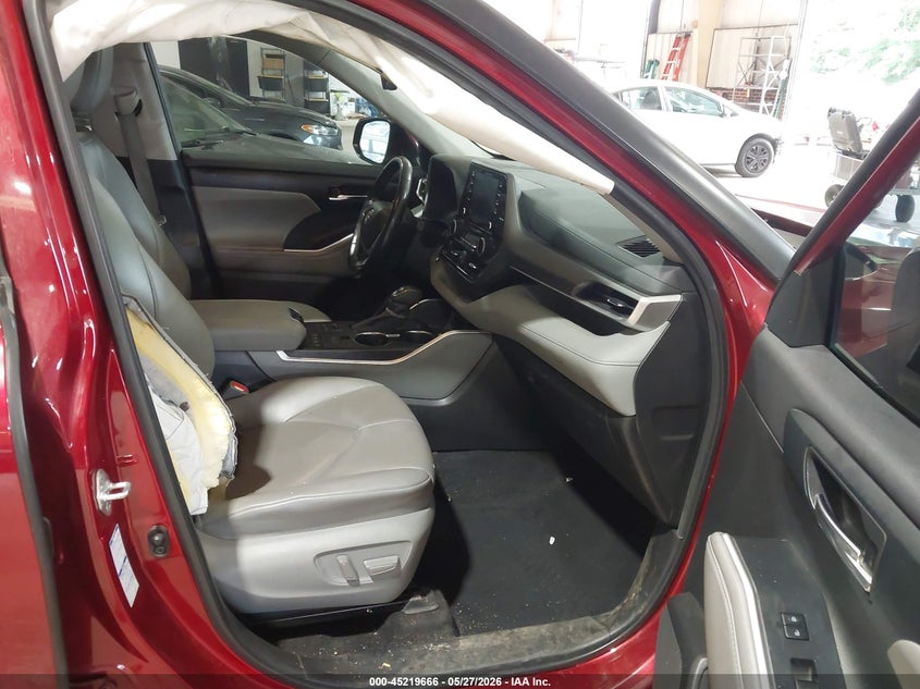 2022 Toyota Highlander VIN 5TDHZRBH8NS221012 IAAI salvage auction — RIGHT SIDE, Salvage (North Carolina), sold $14,900 on 2026-07-26 (photo 5)