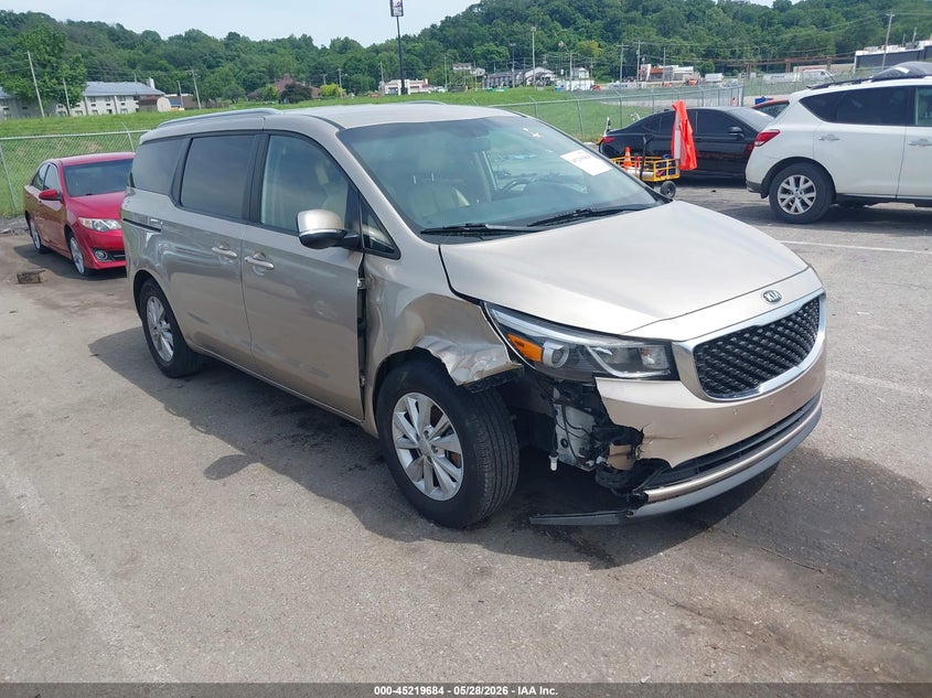 2017 Kia SEDONA VIN KNDMB5C14H6267468 IAAI salvage auction — RIGHT FRONT, Salvage Title, sold $1,575 on 2026-07-28 (photo 1)