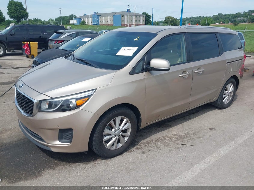 2017 Kia SEDONA VIN KNDMB5C14H6267468 IAAI salvage auction — RIGHT FRONT, Salvage Title, sold $1,575 on 2026-07-28 (photo 2)