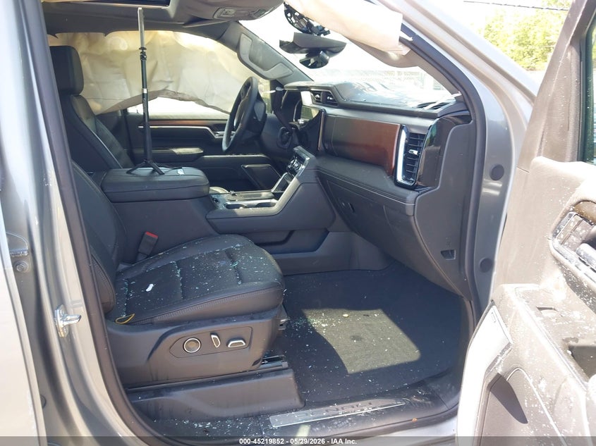 2026 Gmc VIN 1GT4URE78TF172942 IAAI salvage auction — ROLLOVER, Salvage Title, sold $25,225 on 2026-07-16 (photo 5)