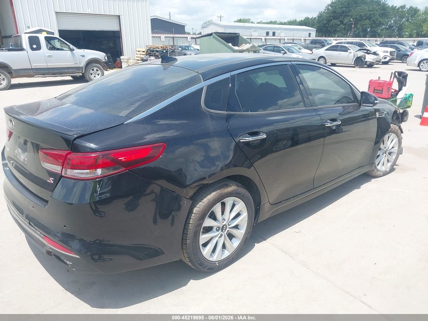 2018 Kia Optima VIN 5XXGT4L33JG233521 IAAI salvage auction — RIGHT FRONT, Salvage Title, sold $1,400 on 2026-07-14 (photo 4)