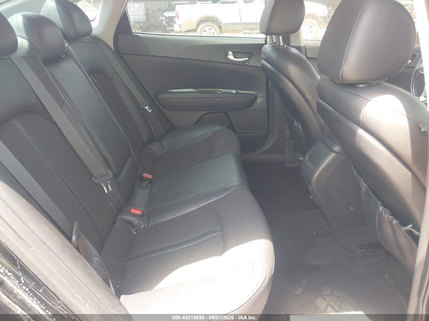 2018 Kia Optima VIN 5XXGT4L33JG233521 IAAI salvage auction — RIGHT FRONT, Salvage Title, sold $1,400 on 2026-07-14 (photo 8)