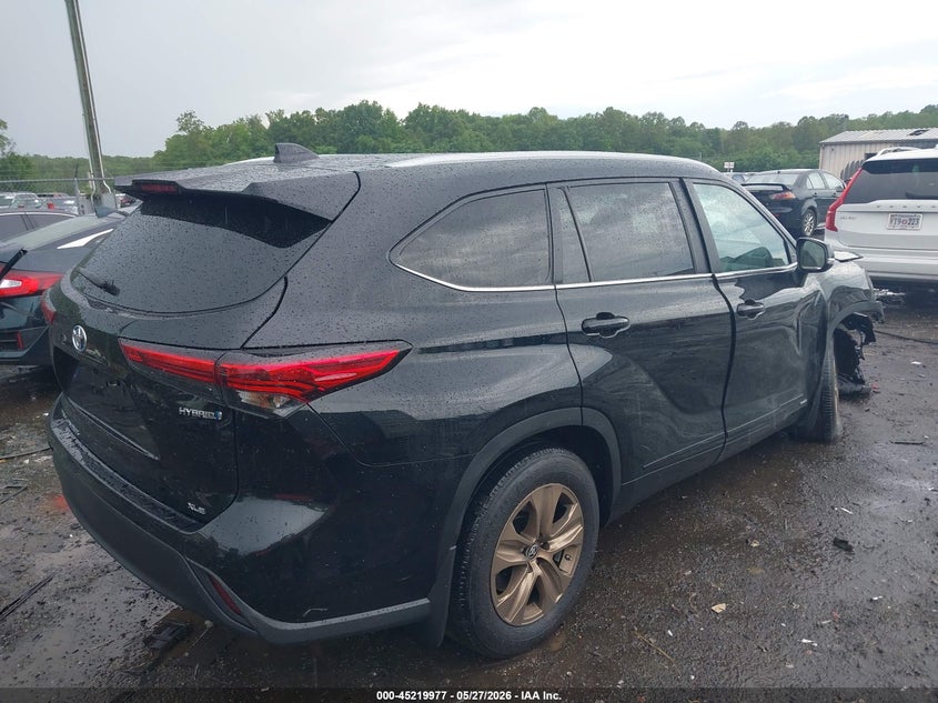 2023 Toyota Highlander VIN 5TDABRCHXPS599713 IAAI salvage auction — FRONT END, Salvage Title, sold $16,400 on 2026-07-10 (photo 4)