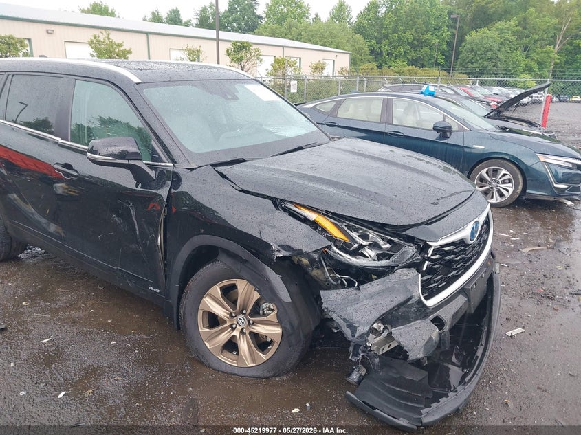 2023 Toyota Highlander VIN 5TDABRCHXPS599713 IAAI salvage auction — FRONT END, Salvage Title, sold $16,400 on 2026-07-10 (photo 6)